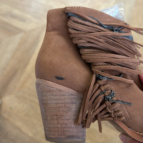 Dolce Vita size 6 ankle fringe booties - Picture 4 of 7